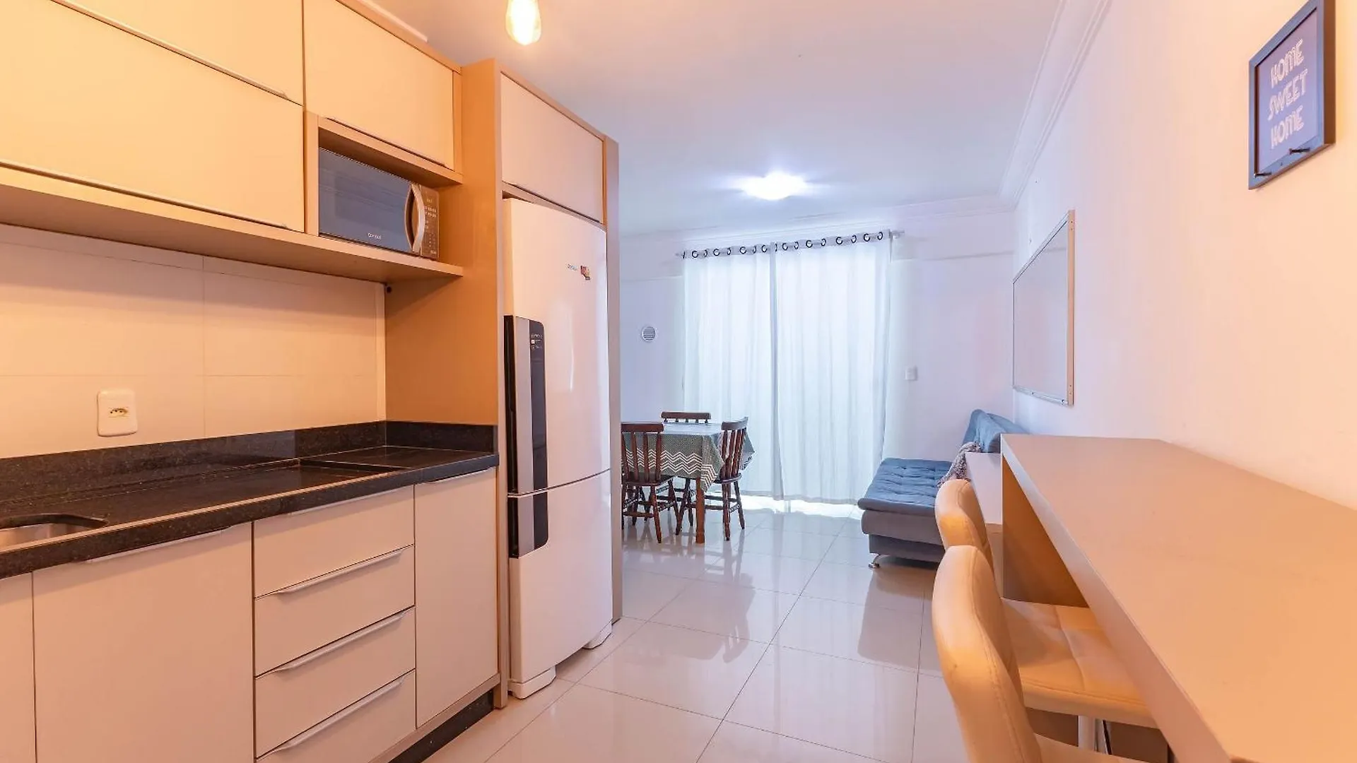 Aconchegante Apartamento Na Praia De Bombas - 2 Dorms 5 Pessoas contacts